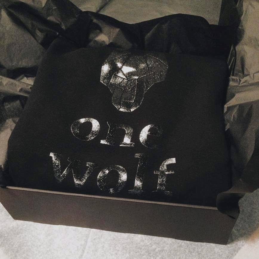 ONE WOLF LOGO hoodie black/black glossy logo - One Wolf