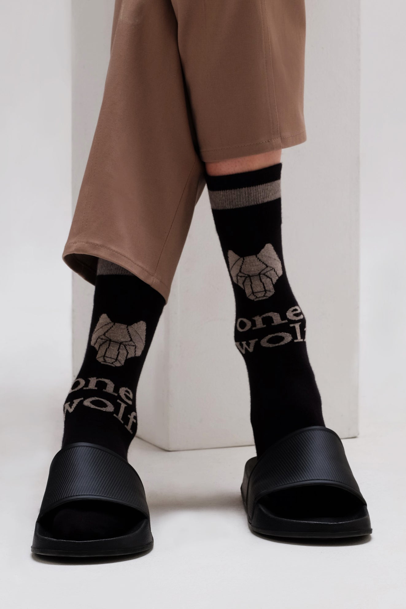 ONE WOLF LOGO socks